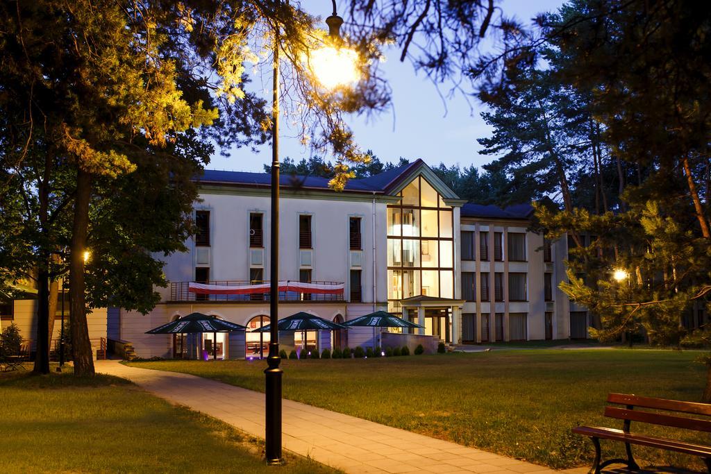 Hotel Magellan Bronislawow Exterior photo